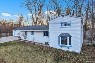 8165 Leonard Dr in Holly, MI - Building Photo - Building Photo