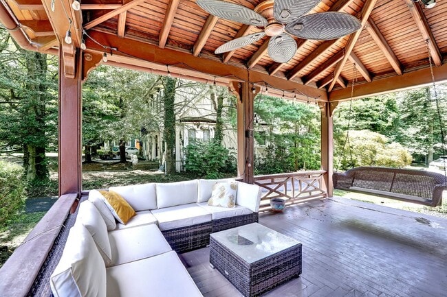 51 N Evergreen Ave in Woodbury, NJ - Building Photo - Building Photo