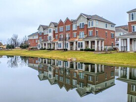 2221 S Crambourne Way in Arlington Heights, IL - Building Photo