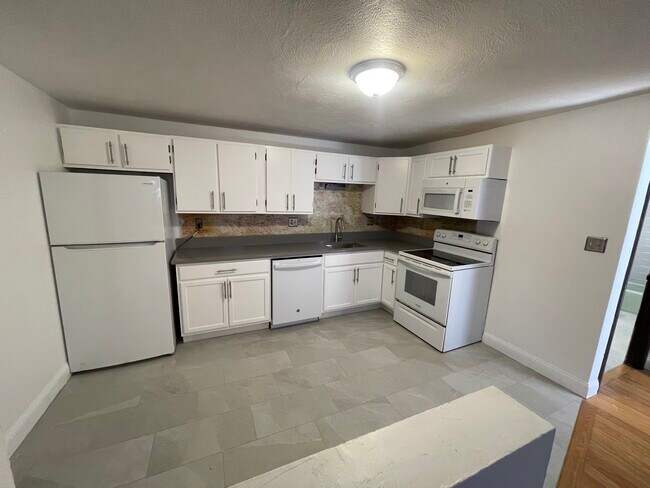 224 Main St, Unit 1B in Woburn, MA - Foto de edificio - Building Photo