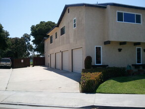 16542 Pro Cir, Unit C in Huntington Beach, CA - Building Photo - Building Photo