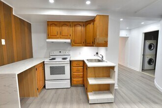 1095 Rue Barré in St. Laurent, QC - Building Photo - Building Photo