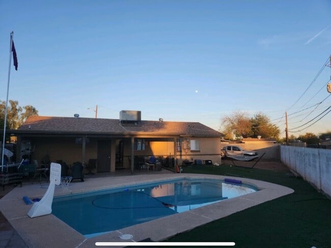 2829 W Marshall Ave, Unit 9 in Phoenix, AZ - Foto de edificio - Building Photo