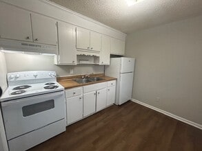 123 Calvin Ct in West Columbia, SC - Building Photo - Building Photo