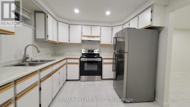 43 Brandy Crescent in Vaughan, ON - Building Photo - Building Photo