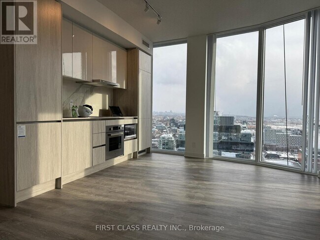 180 Front St E in Toronto, ON - Building Photo - Building Photo