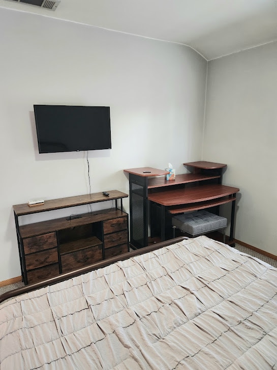 19144 Calvert St in Los Angeles, CA - Foto de edificio - Building Photo