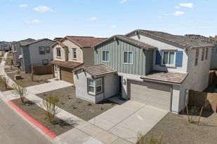 The Hillburn in Phoenix, AZ - Building Photo