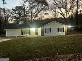 1233 Woodland Ct SE in Conyers, GA - Building Photo