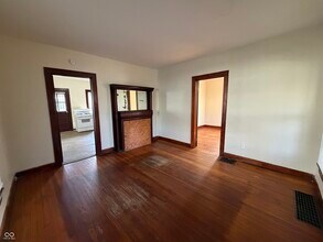 321 W 32nd St in Indianapolis, IN - Building Photo - Building Photo