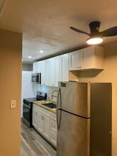 233 W Madison St, Unit 10 in Rochester, PA - Building Photo - Building Photo