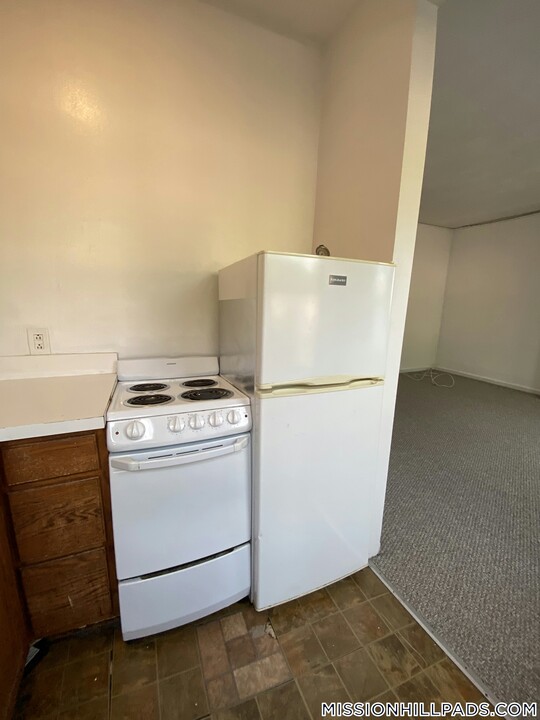 63 S Huntington Ave in Boston, MA - Building Photo