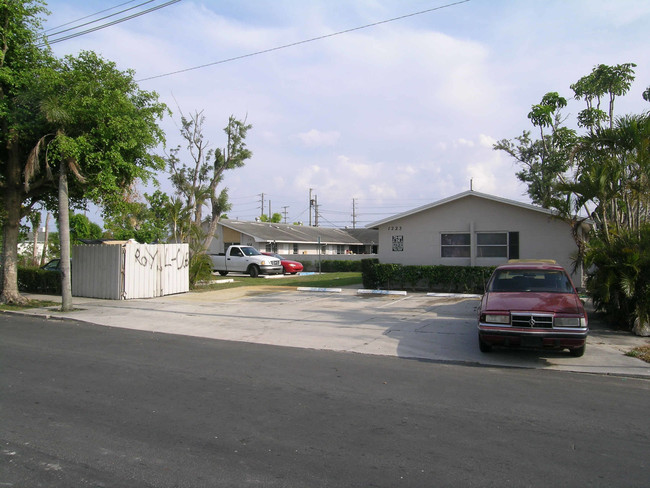 1219 19th Ave N in Lake Worth, FL - Building Photo - Building Photo