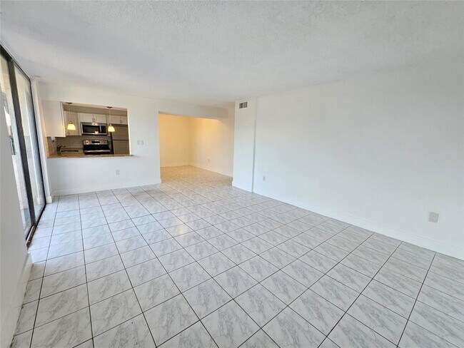 1756 NW 55th Ave in Lauderhill, FL - Building Photo - Building Photo