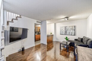 939 Western Battery Rd in Toronto, ON - Building Photo