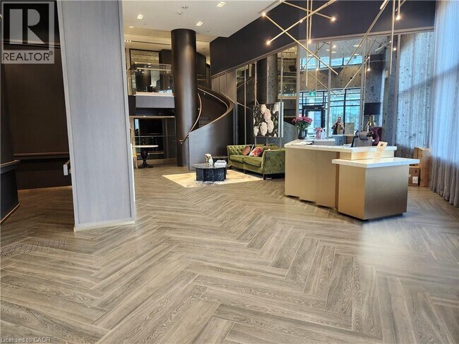 395 Dundas St W in Oakville, ON - Building Photo - Building Photo