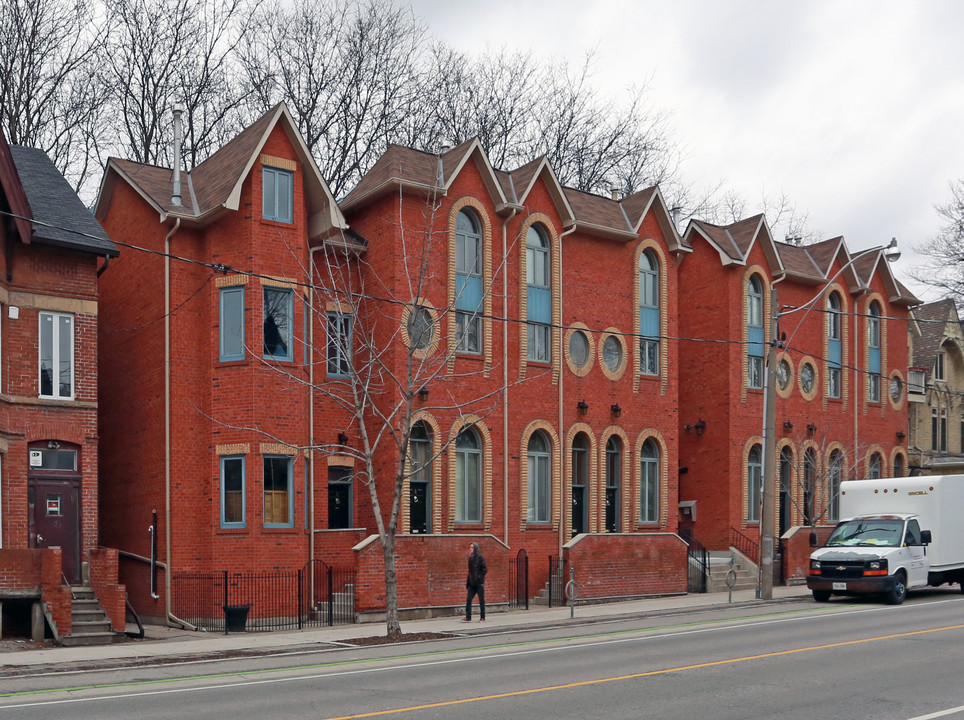 280 Sherbourne St in Toronto, ON - Building Photo