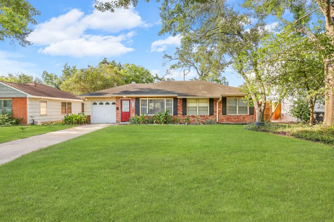 9610 Maribelle Way in Houston, TX - Building Photo