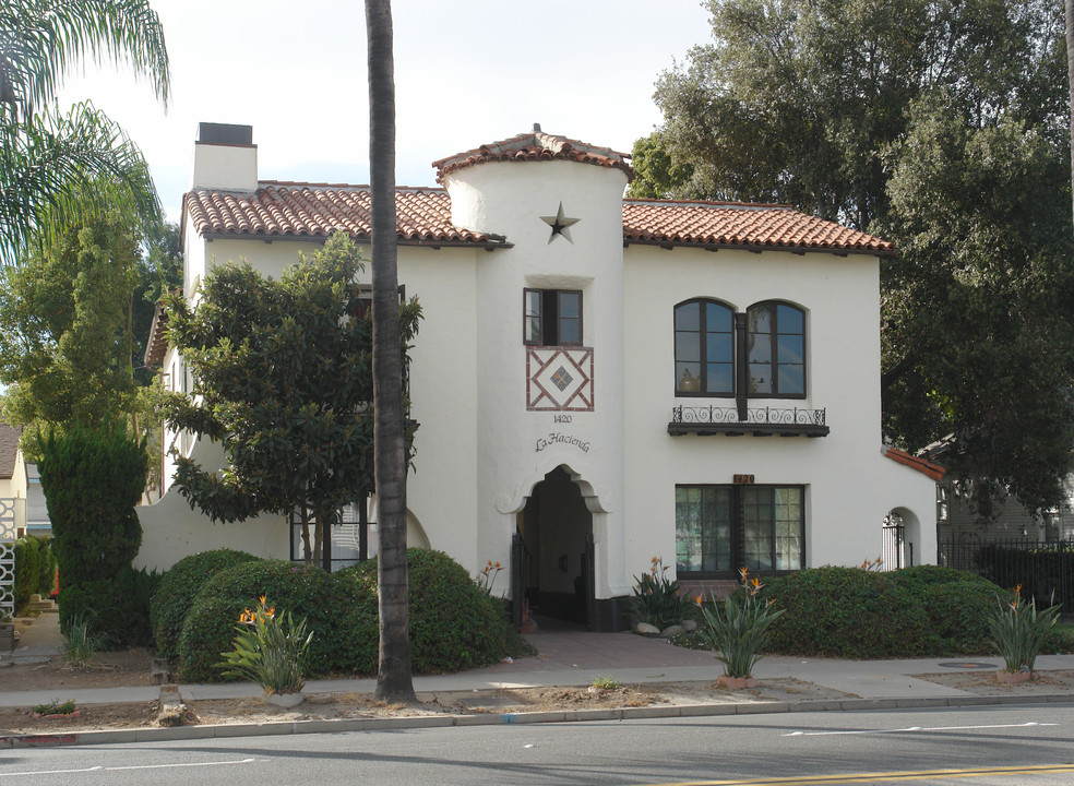 La Hacienda in Santa Ana, CA - Foto de edificio