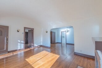 2226 Redondo Blvd in Los Angeles, CA - Building Photo - Building Photo