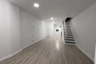 2062 E Stella St in Philadelphia, PA - Building Photo