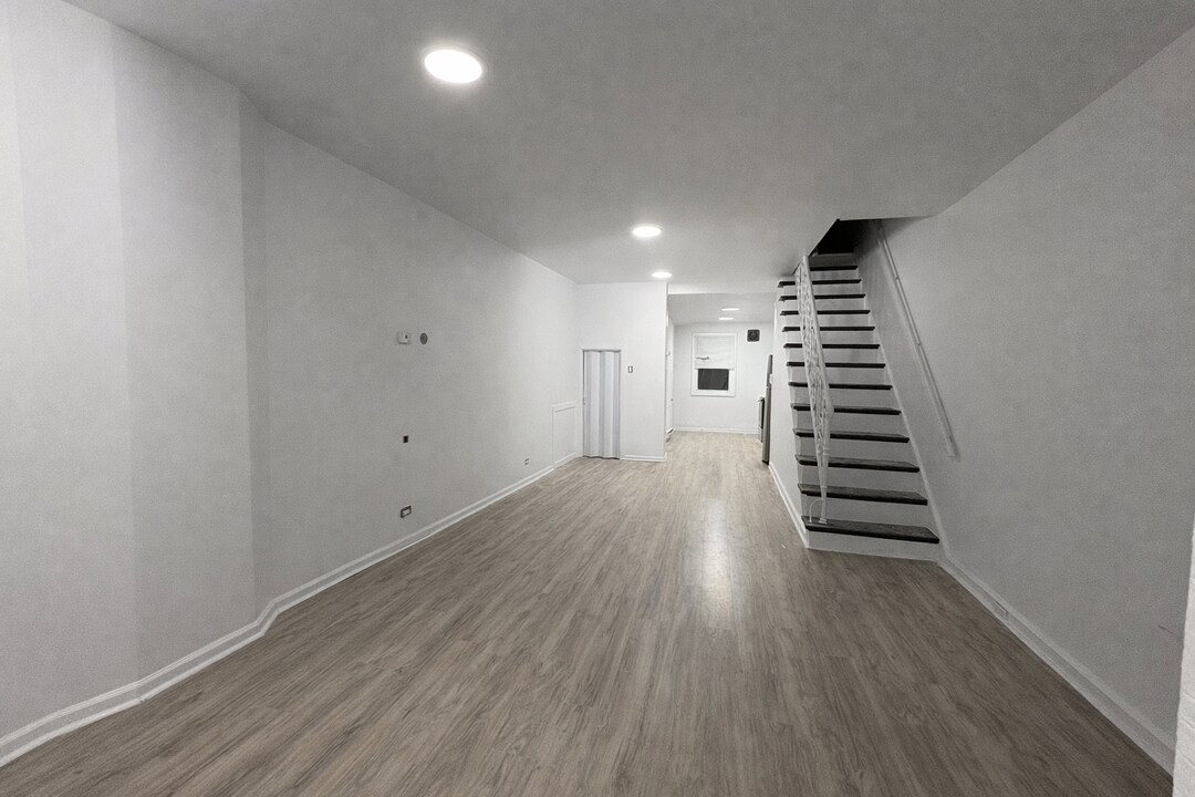 2062 E Stella St in Philadelphia, PA - Building Photo