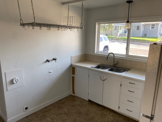 205 SE 12th St-Unit -1 in College Place, WA - Building Photo - Building Photo