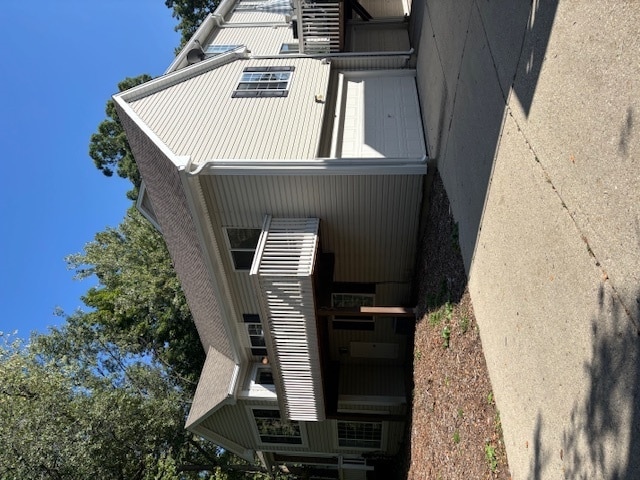 301 W Treehouse Ln in Round Lake, IL - Building Photo - Building Photo