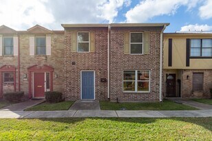 1053 Willow Oaks Cir in Pasadena, TX - Building Photo