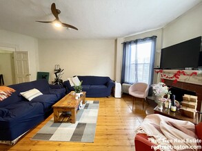 914 Beacon St, Unit 2 in Boston, MA - Building Photo - Building Photo