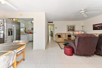 669 Saxony Pl in Delray Beach, FL - Foto de edificio - Building Photo