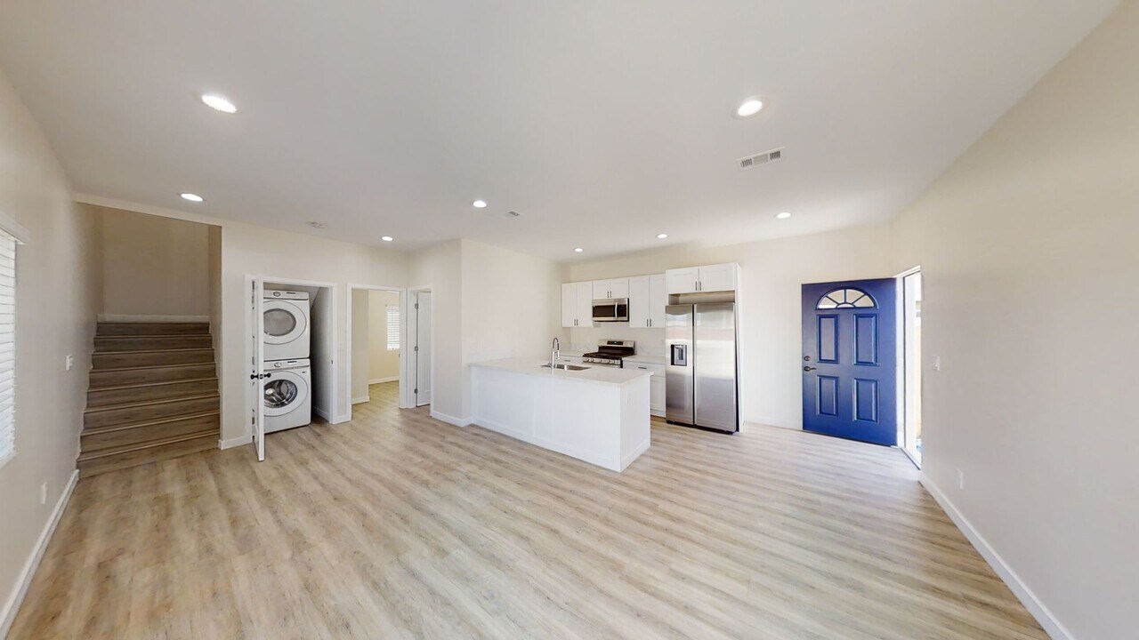 5121 Ewing St in San Diego, CA - Foto de edificio