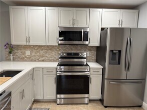 6331 Royal Woods Dr in Ft. Myers, FL - Building Photo - Building Photo