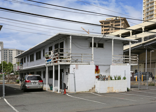 1693 Kalauokalani Way in Honolulu, HI - Building Photo - Building Photo