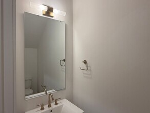 612 Ambassador St in Charlotte, NC - Building Photo - Building Photo