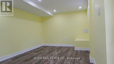 30 Trotters Ln in Brampton, ON - Building Photo - Building Photo
