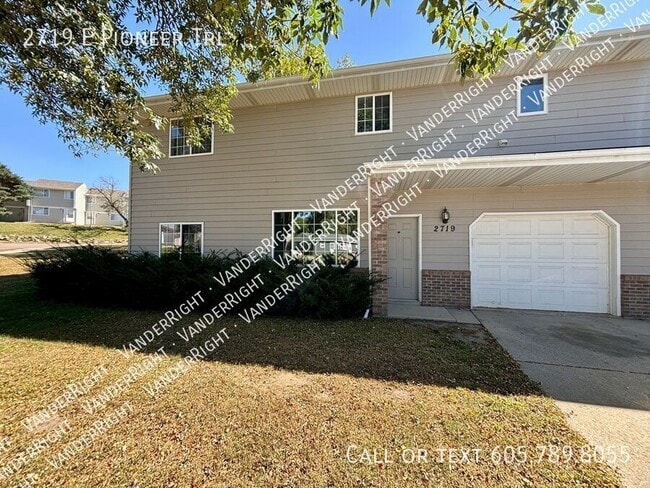 2719 E Pioneer Trail in Sioux Falls, SD - Building Photo - Building Photo