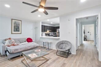 2584 Old Roswell Rd in Smyrna, GA - Building Photo - Building Photo