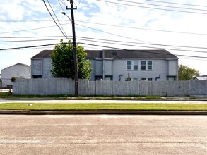 8807 Bissonnet St in Houston, TX - Building Photo - Building Photo