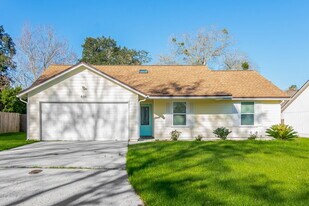608 Robert Livingston St in Orange Park, FL - Building Photo