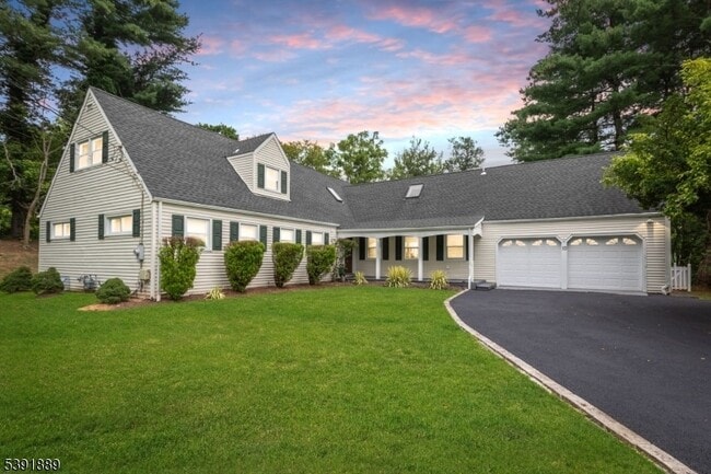 property at 10 Jensen Ct