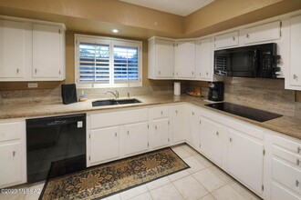 250 W Greenock Dr in Tucson, AZ - Building Photo - Building Photo