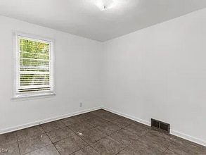 566 Sunshine Ave in Youngstown, OH - Building Photo - Building Photo