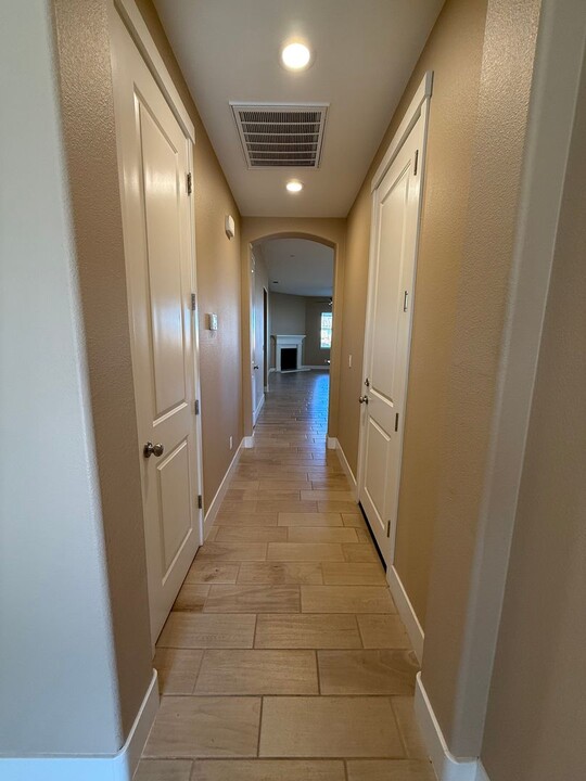 1502 Wildrye court in Hollister, CA - Building Photo