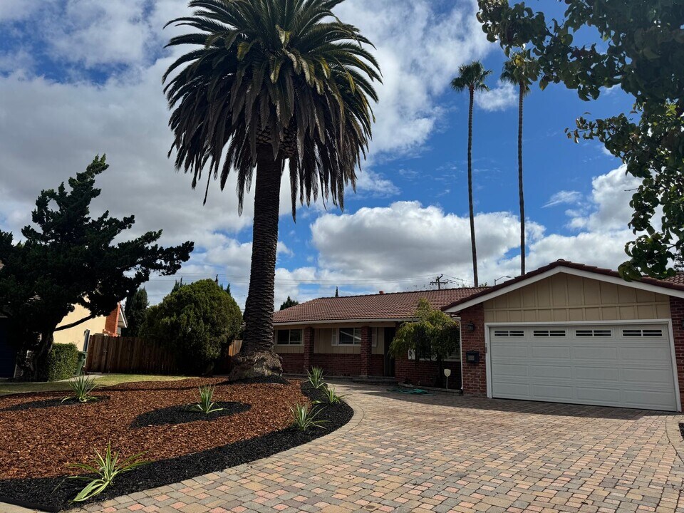 1525 Longford Ct in Walnut Creek, CA - Building Photo