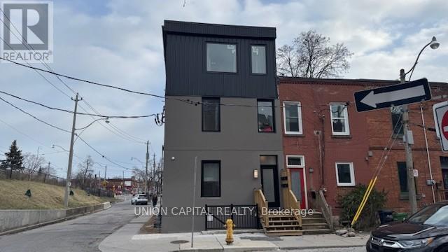 45-45 Norwood Terrace in Toronto, ON - Building Photo