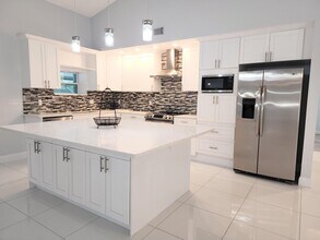 14526 Paddock Dr in Wellington, FL - Building Photo - Building Photo