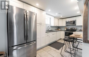 14 Yorkdale Crescent in Hamilton, ON - Building Photo - Building Photo