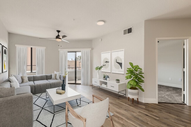 Mandarina in Phoenix, AZ - Foto de edificio - Building Photo