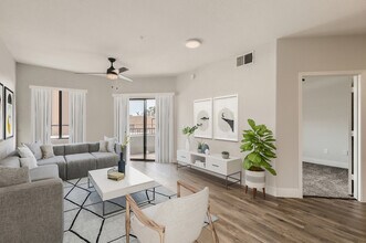 Mandarina in Phoenix, AZ - Foto de edificio - Building Photo